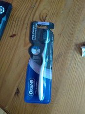 Зубная щетка Oral-B, Pro-Expert Sensitive Black, мягкая, взрослая, 40, 0051023084, в ассортименте - фото 4 от пользователя