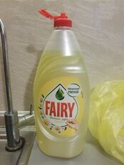 Средство для мытья посуды Fairy, Нежные руки Ромашка и витамин Е, 900 мл - фото 1 от пользователя