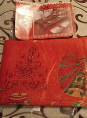 Скатерть 148х185 см, 100% полиэстер, Санта Клаус с подарками, красная, Y9-116 - фото 5 от пользователя
