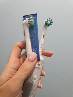 Насадка для электрической зубной щетки Oral-B, CrossAction, средней жесткости, 2 шт, EB50RB, белая - фото 1 от пользователя