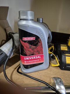 Масло минеральное, для двухтактного двигателя, Maxcut, Universal 2T, 1 л, 850930700 - фото 4 от пользователя