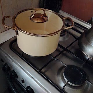 Кастрюля эмалированная сталь, 4 л, с крышкой, крышка стекло, ручки золото, RasheL, Gold, R-07720, кремовая, индукция - фото 1 от пользователя