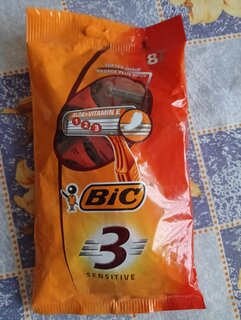 Станок для бритья Bic, Sensitive, для мужчин, 3 лезвия, 8 шт, одноразовые, 872874 - фото 1 от пользователя