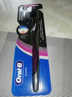 Зубная щетка Oral-B, 3D White Whitening Black, средней жесткости, в ассортименте - фото 2 от пользователя