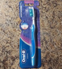 Зубная щетка Oral-B, 3D White Отбеливание, средней жесткости, 0051021049, в ассортименте - фото 9 от пользователя