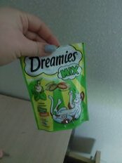 Корм для животных Dreamies, 60 г, для кошек, лакомство, с курицей и мятой, 77185 - фото 2 от пользователя