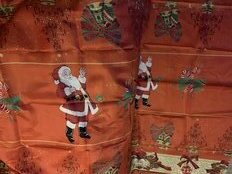 Скатерть 148х185 см, 100% полиэстер, Санта Клаус с подарками, красная, Y9-116 - фото 1 от пользователя