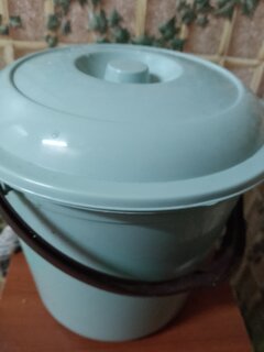 Ведро пластик, 10 л, с крышкой, фисташковое, хозяйственное, мерное, Sparkplast, IS40022/18 - фото 1 от пользователя