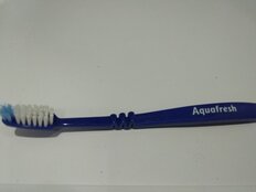 Зубная щетка Aquafresh, Фемили Standard, средней жесткости, в ассортименте, P0857755/321533U5V - фото 2 от пользователя