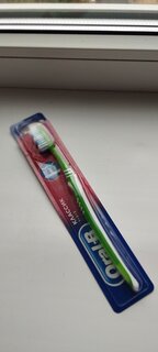 Зубная щетка Oral-B, 3-Effect Classic, средней жесткости, взрослая, 40, 0051008013 - фото 1 от пользователя