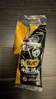 Станок для бритья Bic, Metal, для мужчин, 5 шт, одноразовые, 899418 - фото 1 от пользователя