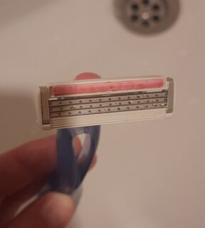 Станок для бритья Bic, Click Sensitive, для женщин, 3 лезвия, 2 сменные кассеты, 921402 - фото 6 от пользователя