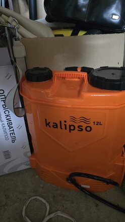 Опрыскиватель садовый аккумуляторный, Kalipso, 12 л, свинцово-кислотный, 8 А.ч, 12 В, пластик, ранцевый, телескопическая штанга, KF-12C-10 - фото 1 от пользователя