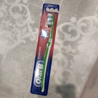 Зубная щетка Oral-B, 3-Effect Classic, средней жесткости, взрослая, 40, 0051008013 - фото 1 от пользователя