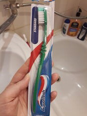 Зубная щетка Aquafresh, Фемили Standard, средней жесткости, в ассортименте, P0857755/321533U5V - фото 1 от пользователя