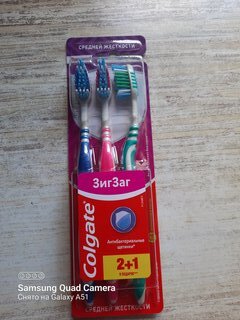 Зубная щетка Colgate, Зигзаг Плюс, средней жесткости, 2 шт, + 1шт бесплатно, FVN59964 - фото 3 от пользователя