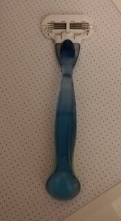 Набор подарочный для женщин, Gillette, Venus, станок Venus + 1сменная кассета + Gillette Satin Care гель для бритья 75мл - фото 1 от пользователя