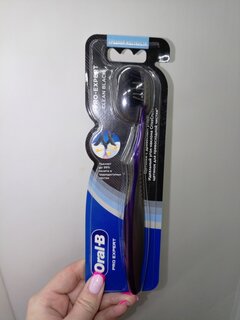 Зубная щетка Oral-B, Pro-Expert Clean Black, средней жесткости, 35, 0051023085 - фото 2 от пользователя