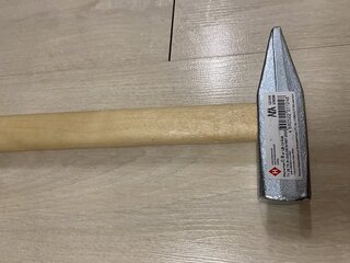 Молоток слесарный, НИЗ, квадратный боек, оцинкованный, рукоятка дерево, 0.4 кг, 25003015/25016015 - фото 1 от пользователя