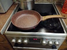 Сковорода алюминий, 26 см, антипригарное покрытие, Гурман, Granite Red, красная, ручка под дерево, ГМ2601 ГР - фото 1 от пользователя