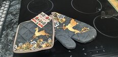 Набор кухонный 2 шт, 26х18 + 18х18см (варежка, прихватка), 100% полиэстер, С новым годом Золотой олень, черный, AI-1504033 - фото 5 от пользователя